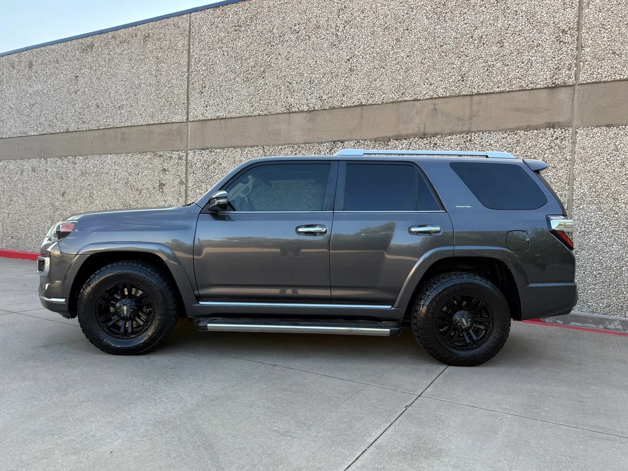Used 2014 Toyota 4Runner Limited AWD/4WD image 3