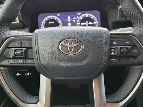 Used 2025 Toyota Tacoma Limited image 27