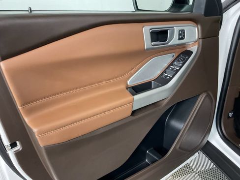 Used 2022 Ford Explorer King Ranch w/ Premium Technology Package AWD/4WD image 17