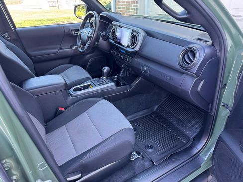 Used 2021 Toyota Tacoma TRD Sport w/ Advanced Technology Package image 12