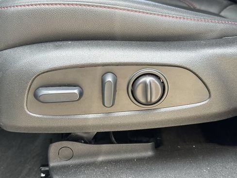 Used 2025 Chevrolet Blazer RS FWD image 29