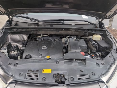 Used 2017 Toyota Highlander FWD V6 image 35