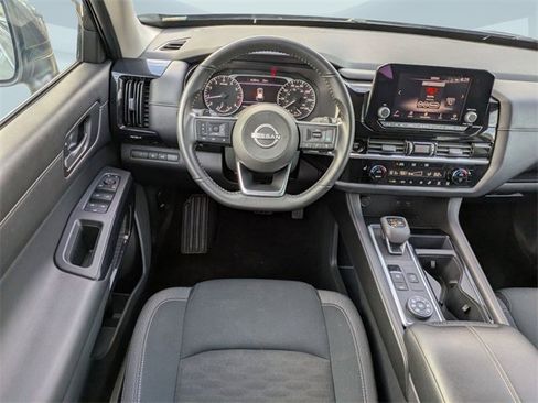 Used 2025 Nissan Pathfinder SV image 17