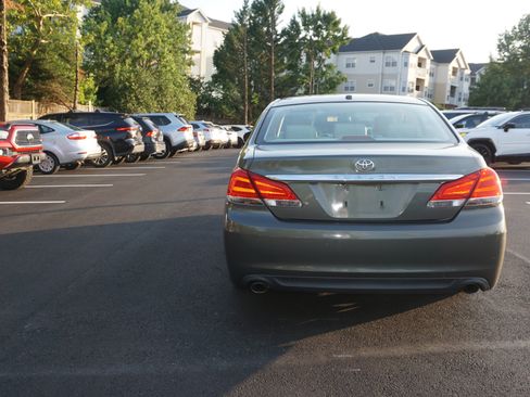 Used 2011 Toyota Avalon Limited FWD image 5