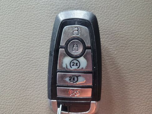 Used 2019 Ford Expedition XLT w/ Equipment Group 202A AWD/4WD image 32