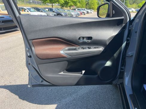 Used 2023 Nissan Kicks SR w/ Exterior Package FWD image 26