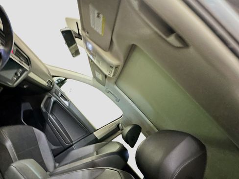 Used 2020 Volkswagen Tiguan SE w/ Panoramic Sunroof Package image 26
