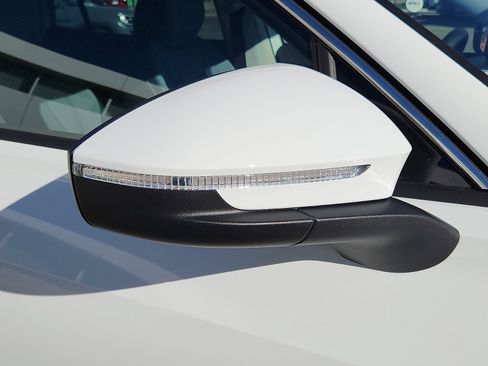 New 2026 Volkswagen Tiguan SE FWD image 8