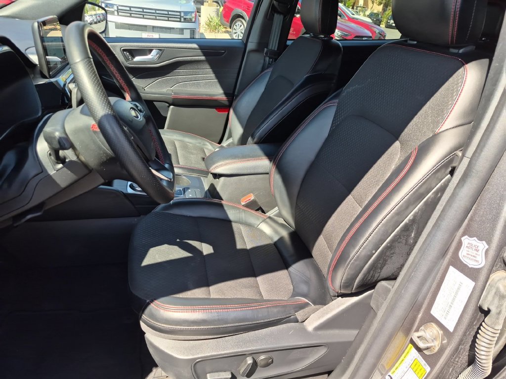 Used 2025 Ford Escape ST-Line AWD/4WD image 25