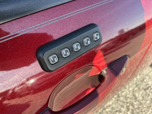 Used 2015 Ford Focus SE w/ Equipment Group 201A FWD image 12