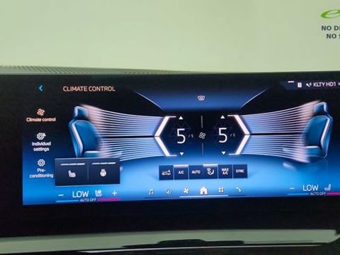Used 2025 BMW 530i RWD image 52