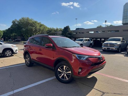 Used 2017 Toyota RAV4 XLE FWD image 2