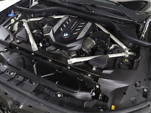 Used 2022 BMW X7 M50i image 25