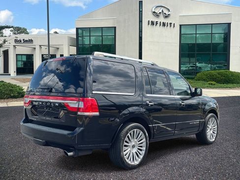 Used 2017 Lincoln Navigator Select image 6