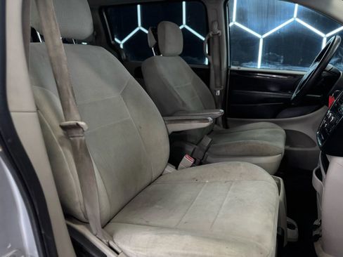 Used 2012 Dodge Grand Caravan SXT image 19