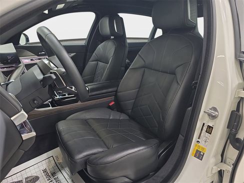 Used 2023 BMW i7 xDrive60 w/ Parking Assistance Package image 14