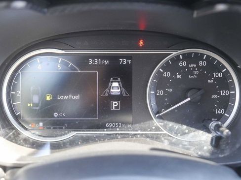Used 2020 Nissan Versa SR FWD image 22