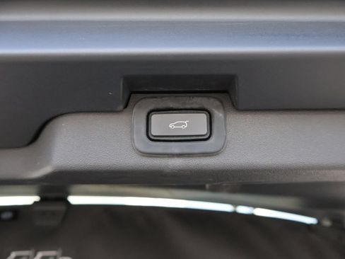 Used 2023 Land Rover Discovery Metropolitan Edition AWD/4WD image 18
