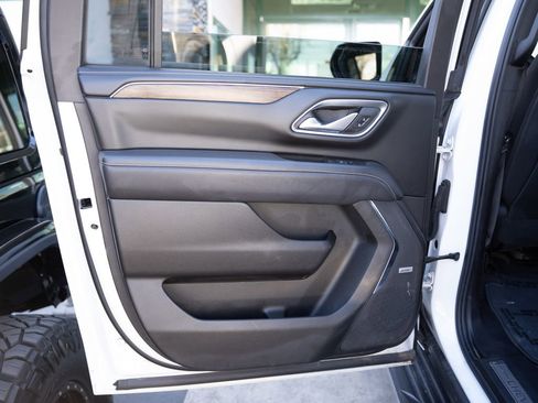 Used 2023 Chevrolet Suburban Premier AWD/4WD image 20