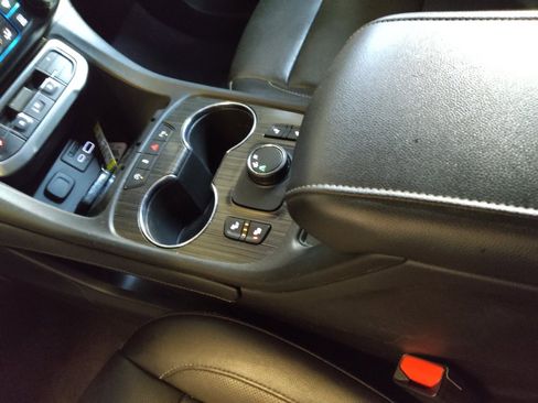 Used 2020 GMC Acadia SLT FWD image 26