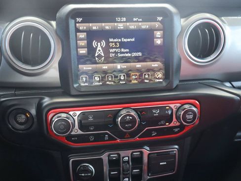 Used 2018 Jeep Wrangler Unlimited Sahara w/ Uconnect 4C Nav & Sound Group AWD/4WD image 22