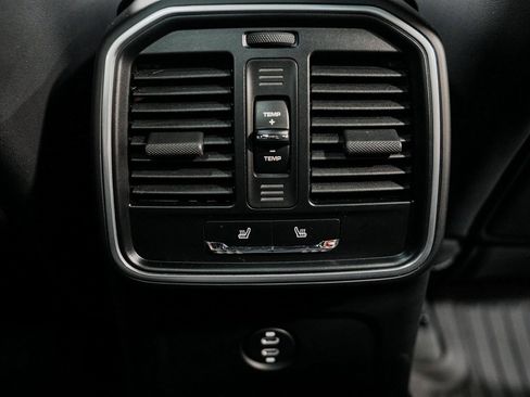 Used 2023 Porsche Macan image 35