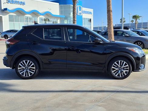 Used 2022 Nissan Kicks SV FWD image 8