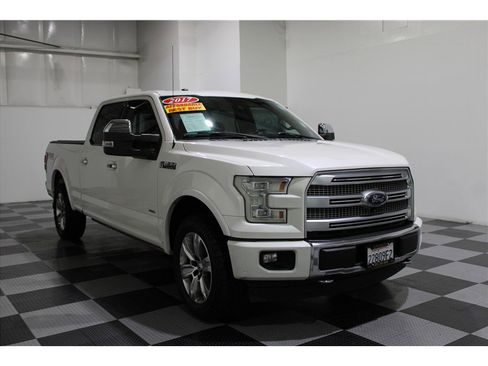 Used 2017 Ford F150 Platinum w/ Equipment Group 701A Luxury image 3