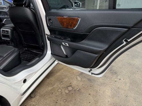 Used 2020 Lincoln Continental AWD w/ Premium Package image 4