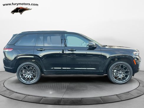 Used 2024 Jeep Grand Cherokee Summit image 2