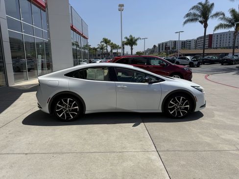 Certified 2025 Toyota Prius Plug-In Hybrid image 28