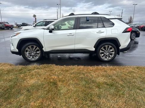 Used 2023 Toyota RAV4 XLE Premium image 6