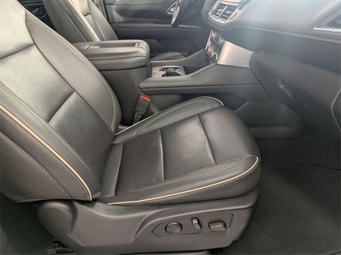 Used 2023 GMC Yukon SLT image 36