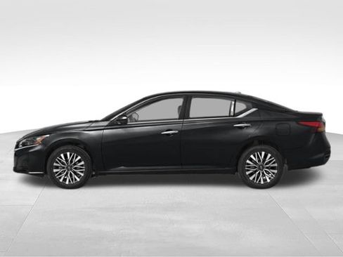 Used 2024 Nissan Altima 2.5 SV FWD image 31