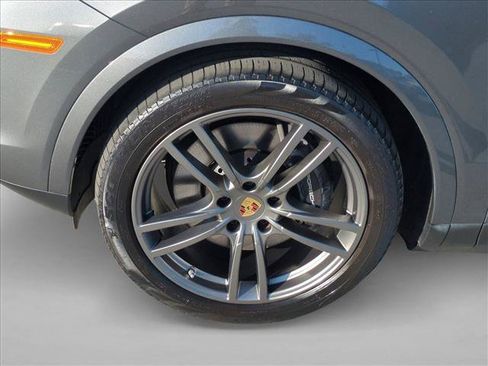 Used 2023 Porsche Cayenne Coupe w/ Premium Package AWD/4WD image 26