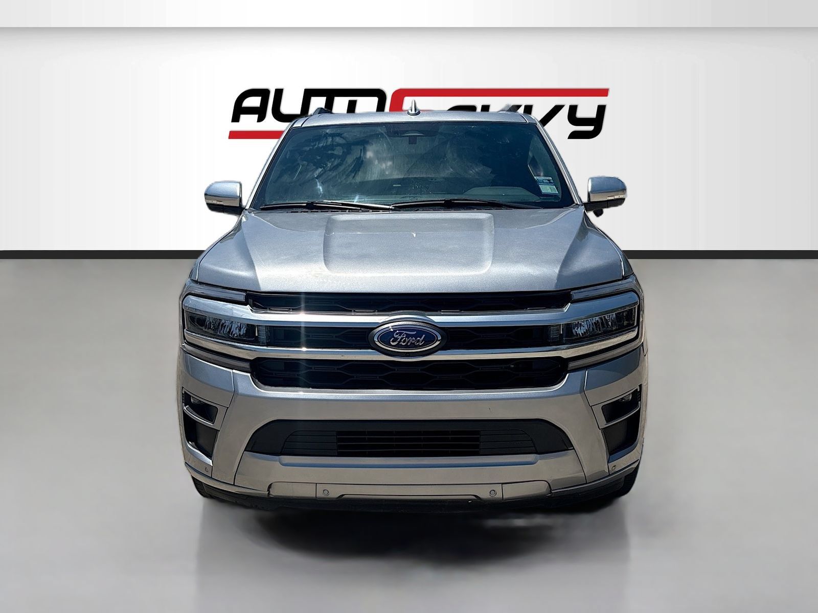 Used 2024 Ford Expedition Platinum RWD image 2