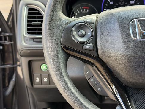 Used 2018 Honda HR-V EX image 10