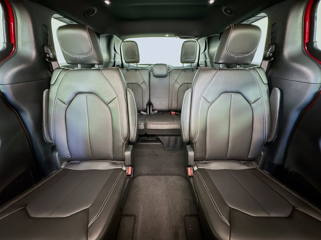 New 2027 Chrysler Pacifica Select FWD image 10