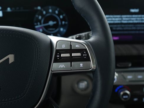 Used 2025 Kia Telluride SX w/ SX Captain's Chair Package image 30