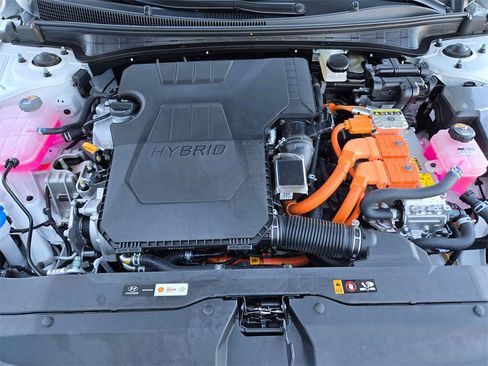 Used 2025 Hyundai Elantra Limited image 34