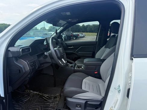Used 2024 Toyota Tacoma TRD Off-Road AWD/4WD image 3