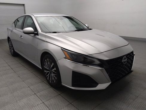 Used 2023 Nissan Altima 2.5 SV FWD image 13
