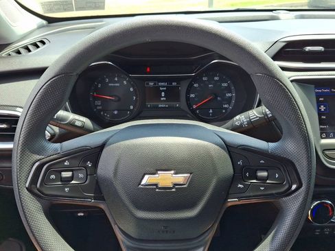 Used 2023 Chevrolet TrailBlazer LT FWD image 23