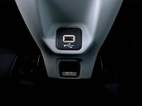 Used 2019 Jeep Renegade Latitude w/ Popular Equipment Group image 25