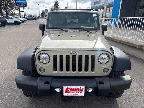 Used 2018 Jeep Wrangler Unlimited Rubicon w/ Connectivity Group image 8
