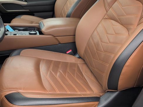 Used 2023 Nissan Pathfinder Platinum image 6