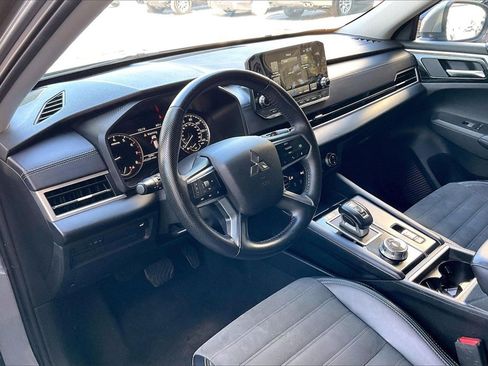 Used 2024 Mitsubishi Outlander SE image 4