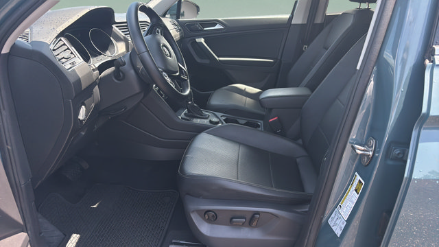 Used 2019 Volkswagen Tiguan SE w/ Panoramic Sunroof Package AWD/4WD image 9