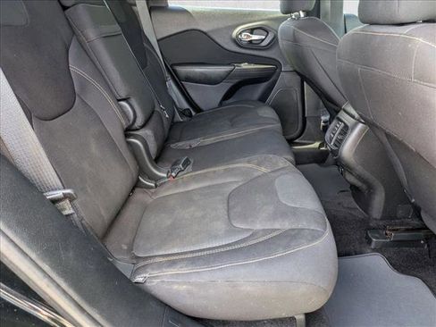 Used 2017 Jeep Cherokee Latitude w/ Comfort & Sound Group image 19
