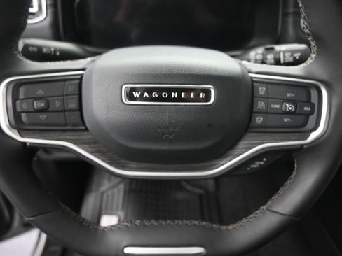Used 2024 Jeep Wagoneer L Series II w/ Flexible Seating Group AWD/4WD image 10